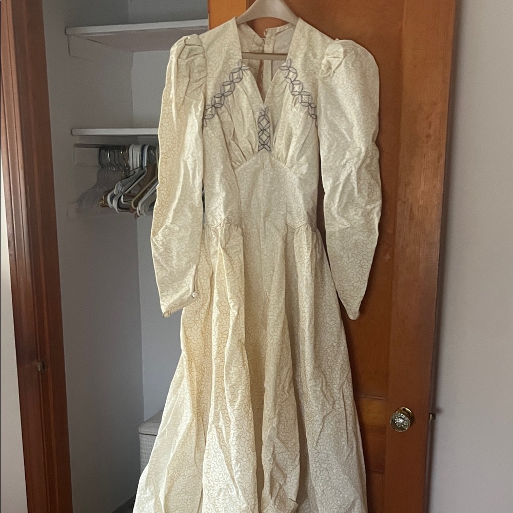 VINTAGE 1940’s Long Sleeve Wedding Dress